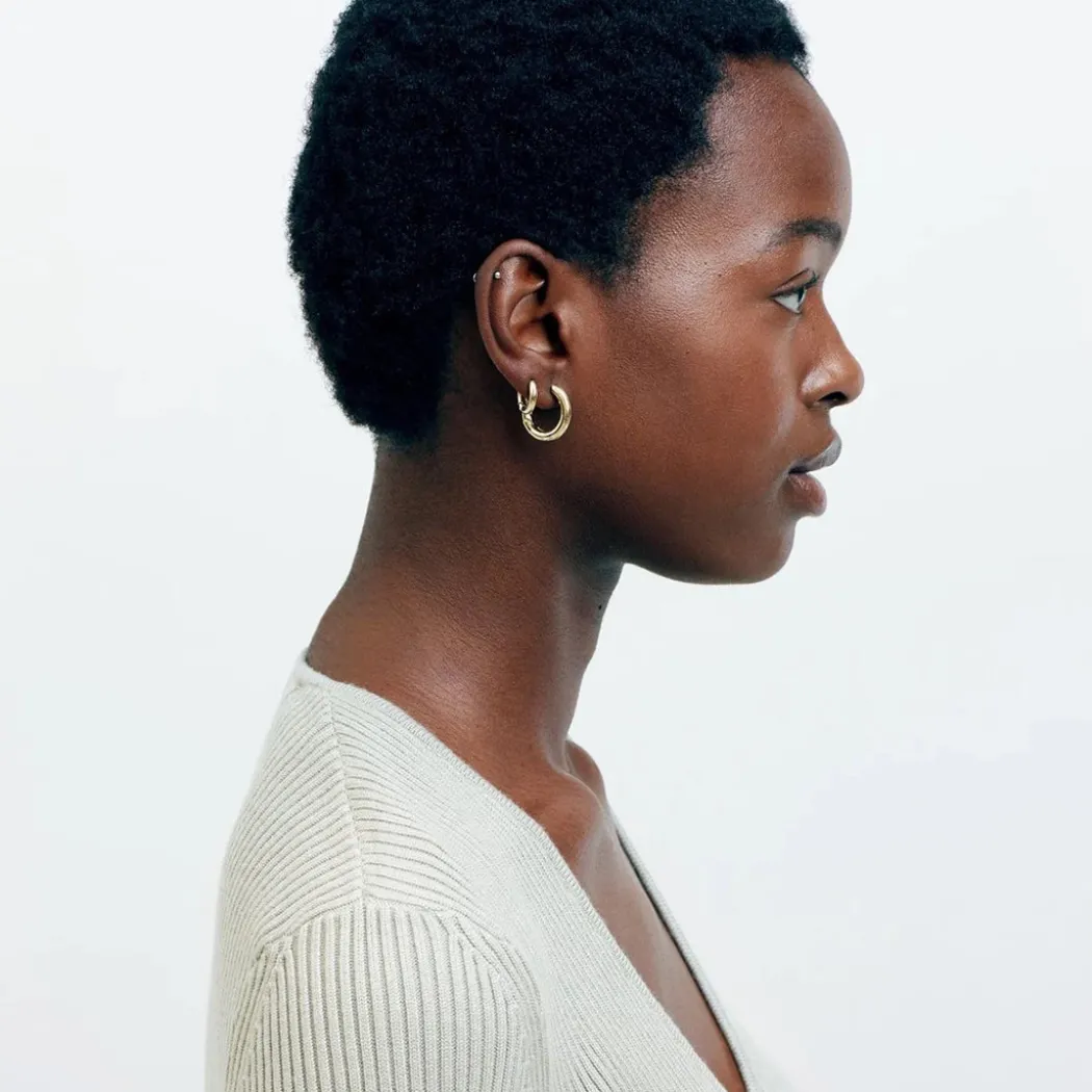 Hinge Hoops in Gold