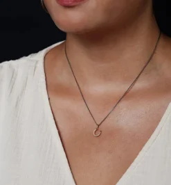 Kima – Mini Horseshoe Charm